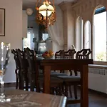 Marchelina Villa Grubine