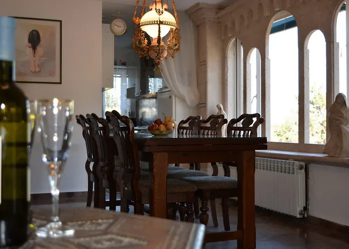 Marchelina Villa Grubine