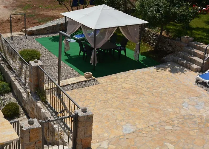 Marchelina Villa