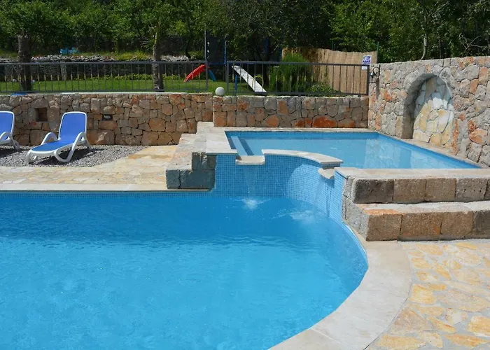 Marchelina Villa *