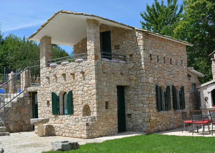 Marchelina Villa