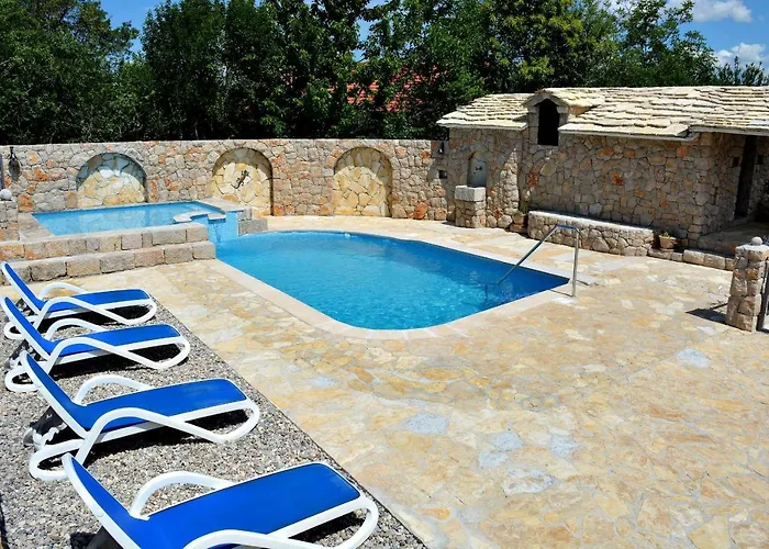 Marchelina Villa